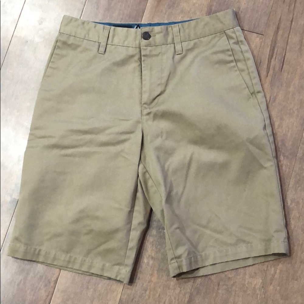 Volcom men’s khaki shorts